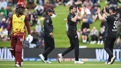 West Indies' batting collapses continue, Duffy takes 4 as New Zealand romp over them with 8-wicket victory to seal series 3-1 Jacob Duffy