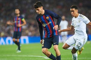 Pedri picks Bayern Munich midfielder as the player he would love to sign for Barcelona, his name is... SportsTak