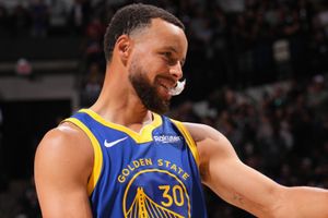 Steph Curry’s cryptic courtside gesture sparks buzz about a fresh deal SportsTak