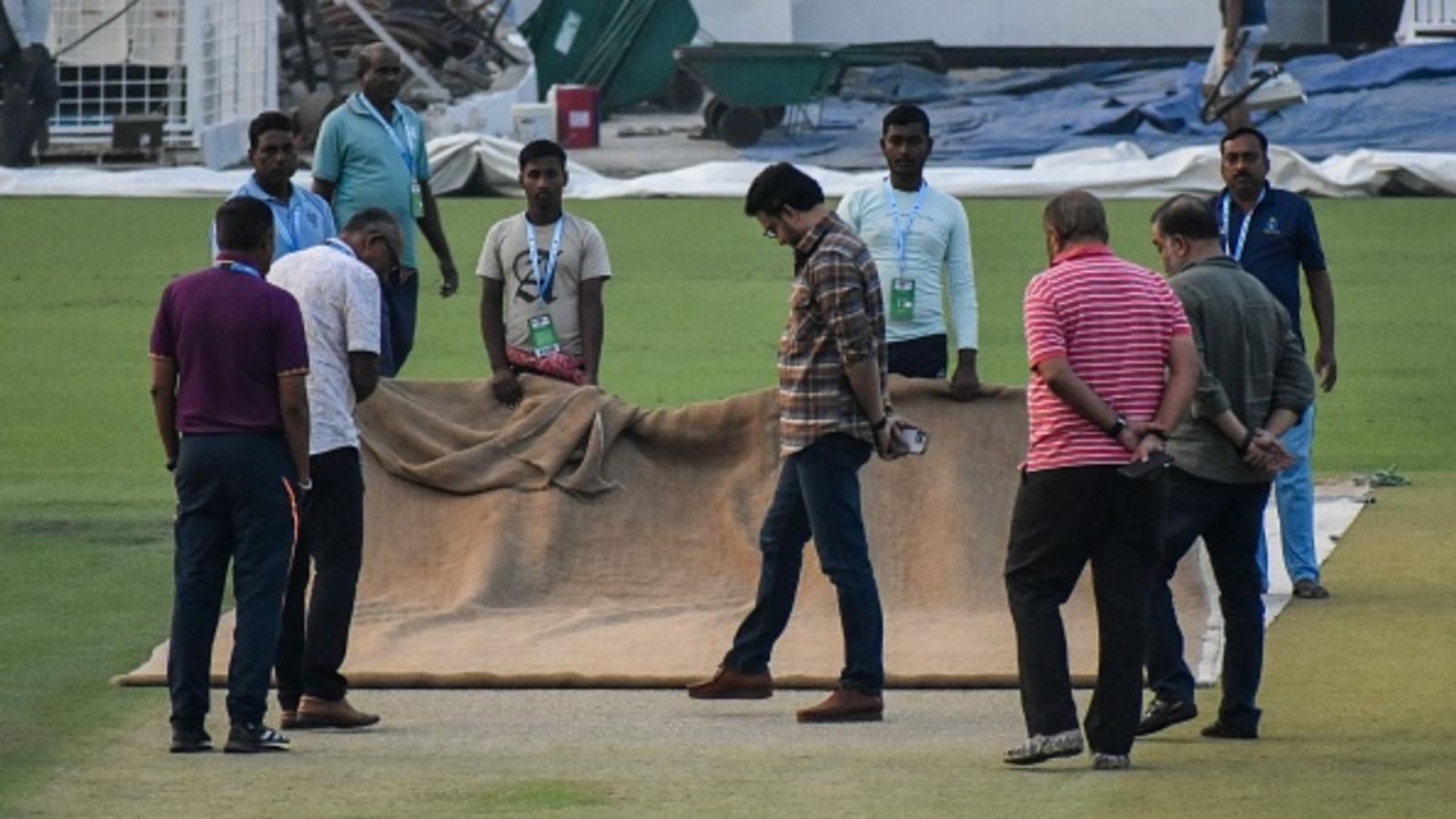 'This is what happens when you don't water the pitch for 4 days': Sourav Ganguly defends curator, blames Indian camp for Kolkata track Cricket Association of Bengal President Sourav Ganguly checks the pitch ahead of the first Test between India and South Africa at Eden Gardens in Kolkata, India, on November 11, 2025.