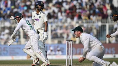 Gill-less India choked by South Africa, fail to chase down 124 on testing Eden Gardens track Simon Harmer, Washington Sundar