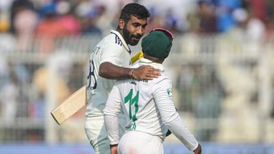 Jasprit Bumrah seen having lengthy conversation with Temba Bavuma after 'bauna' controversy following defeat at Eden Gardens; watch video Temba Bavuma, Jasprit Bumrah