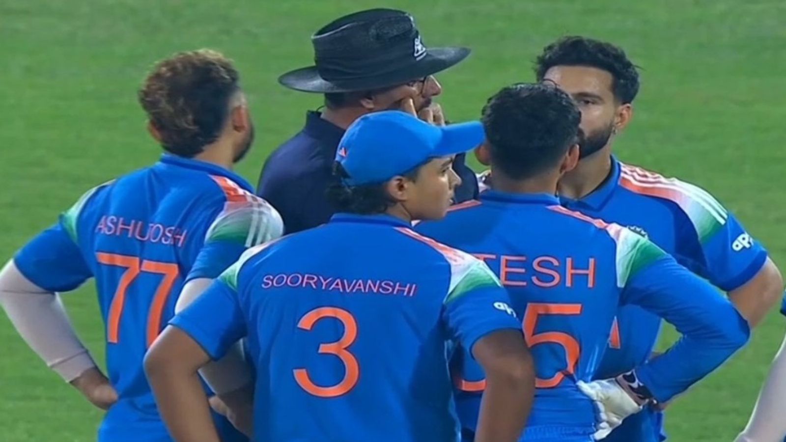 Controversy erupts during India A vs Pakistan Shaheens Asia Cup Rising Stars clash, Maaz Sadaqat given not out despite clean boundary catch Controversy erupts during India A vs Pakistan Shaheens Asia Cup Rising Stars clash, Maaz Sadaqat given not out despite clean boundary catch