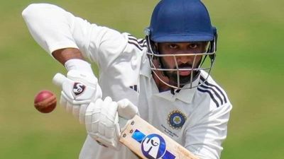 Ranji Trophy: Karnataka star's run spree continues, cracks second double ton of the season after being retained by SRH Karnataka's star batter R Smaran in frame