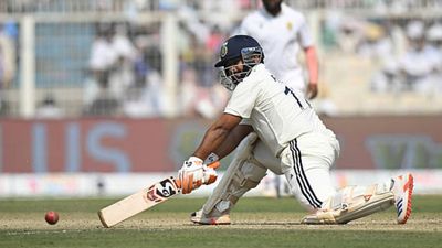 'Would have been a difference if Gill was there...': Mohammad Kaif slams Rishabh Pant's tactics in 1st Test vs South Africa SportsTak