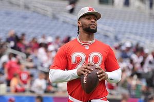 Texans GM admits uncertainty over Joe Mixon's return as star RB recovers from foot injury SportsTak