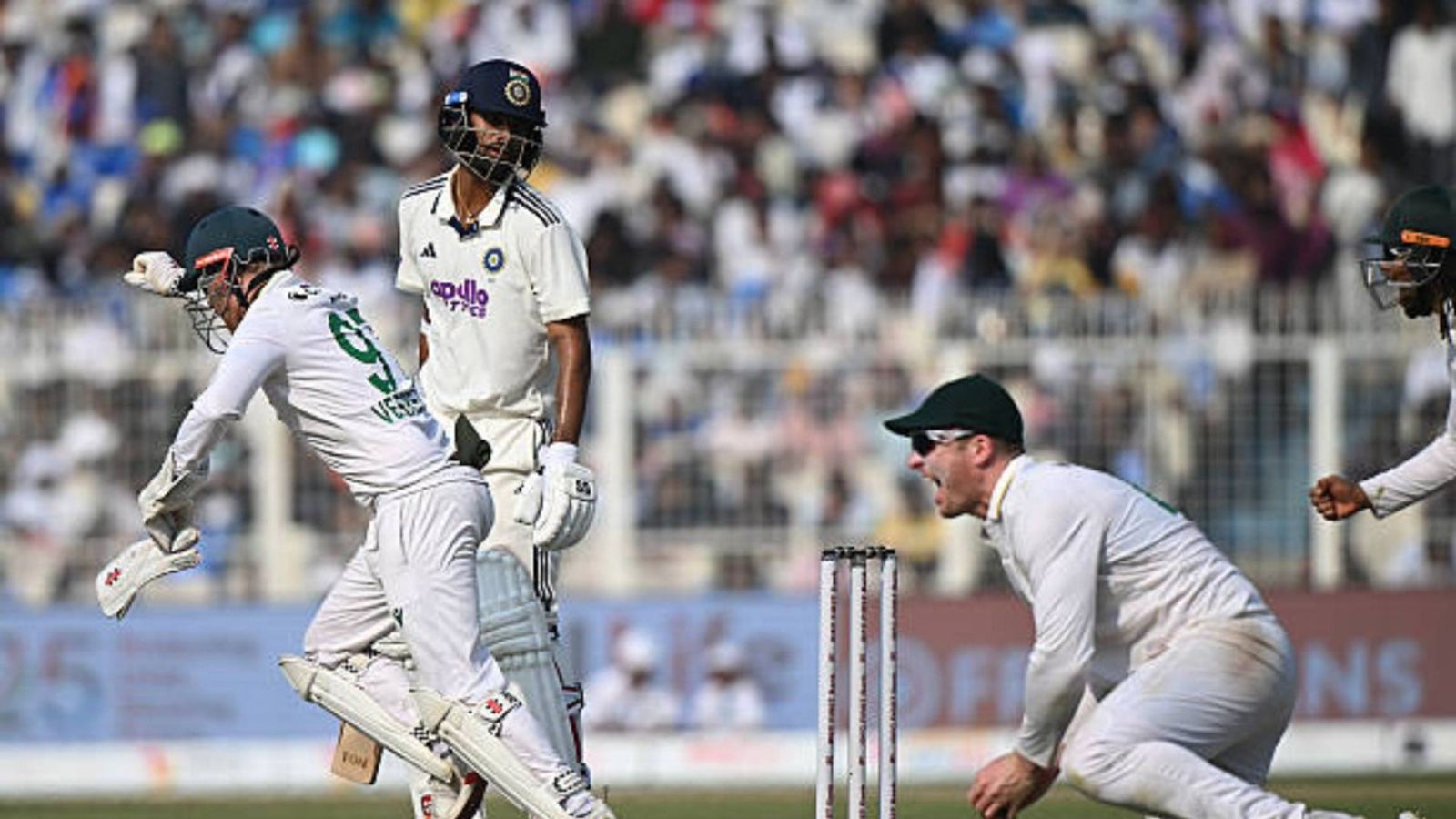 'Not the first time that...': Bhuvneshwar Kumar defends Eden Gardens pitch amidst sharp criticism Simon Harmer (R) of South Africa successfully takes the catch of Washington Sundar (2L) of India during the First Test match in the series between India and South Africa at Eden Gardens