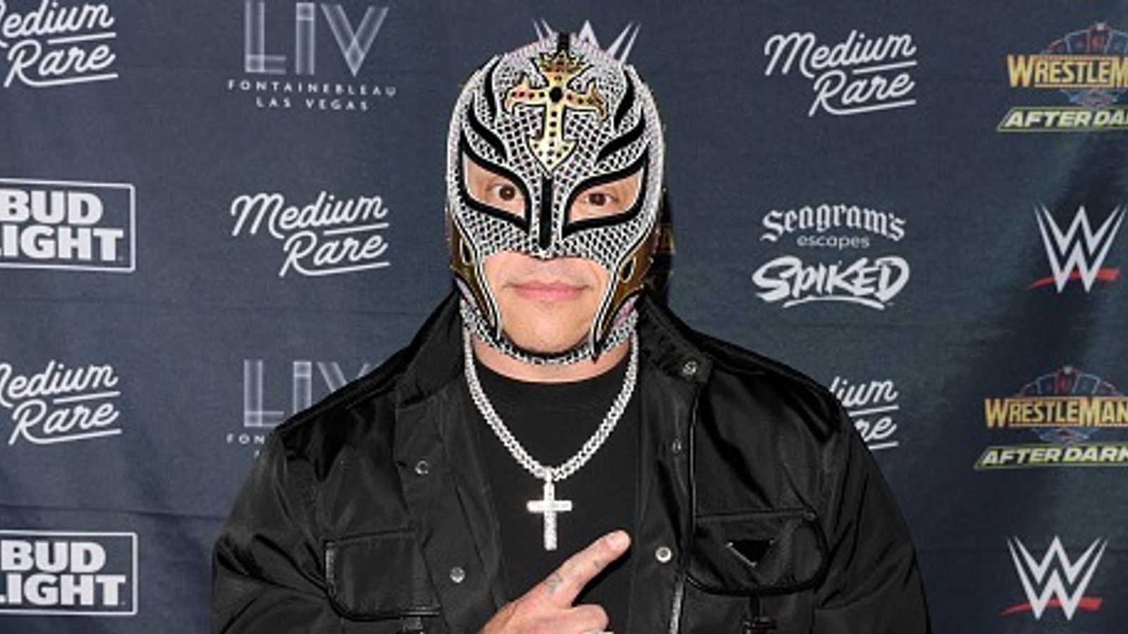 Rey Mysterio poised for huge championship fight outside WWE Rey Mysterio poised for huge championship fight outside WWE