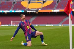 Robert Lewandowski to leave Barcelona in January? Polish striker responds after being offered contract by... SportsTak