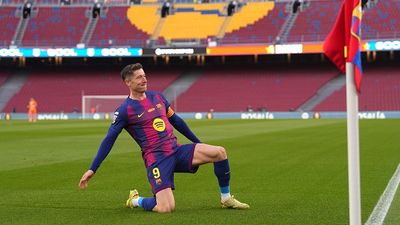 Robert Lewandowski to leave Barcelona in January? Polish striker responds after being offered contract by... SportsTak