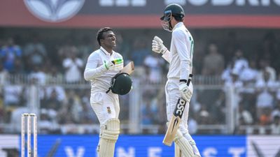 Muthusamy's maiden ton, Jansen's record-breaking 93 helps South Africa post mammoth total of 489 in Guwahati Test Senuran Muthusamy, Marco Jansen