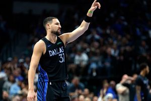 Klay Thompson fires back at Ja Morant, taking a brutal shot at his career SportsTak