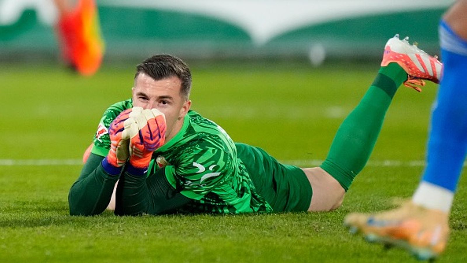 Barcelona loanee goalkeeper calls out foul in buildup to Real Madrid's late equaliser vs Elche Iñaki Peña in the frame.