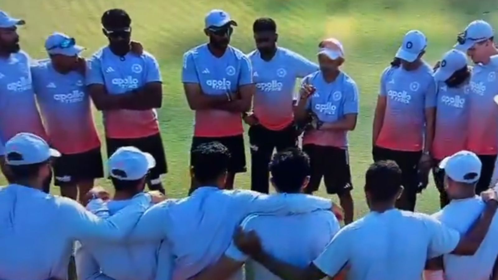 'If we don't win at least fight it out,' says Anil Kumble as Gautam Gambhir points finger in animated chat with team on Day 4; watch video India head coach Gautam Gambhir speaks during a team huddle on Day 4 of the second Test against South Africa at Barsapara Cricket Stadium, Guwahati.