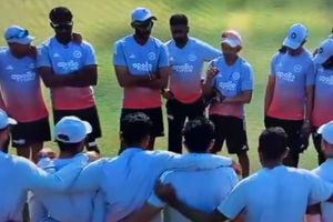 'If we don't win at least fight it out,' says Anil Kumble as Gautam Gambhir points finger in animated chat with team on Day 4; watch video SportsTak