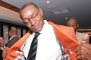 Pitons icon Isiah Thomas sends 4-word message as Cade Cunningham's side equal franchise record SportsTak