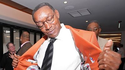 Pitons icon Isiah Thomas sends 4-word message as Cade Cunningham's side equal franchise record SportsTak