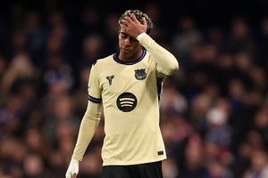 Chelsea fans mock Lamine Yamal in dominant 3-0 in over Barcelona SportsTak