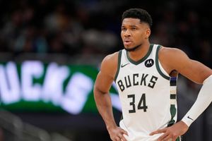 Is Giannis Antetokounmpo playing against Heat? Latest on Bucks star’s injury SportsTak