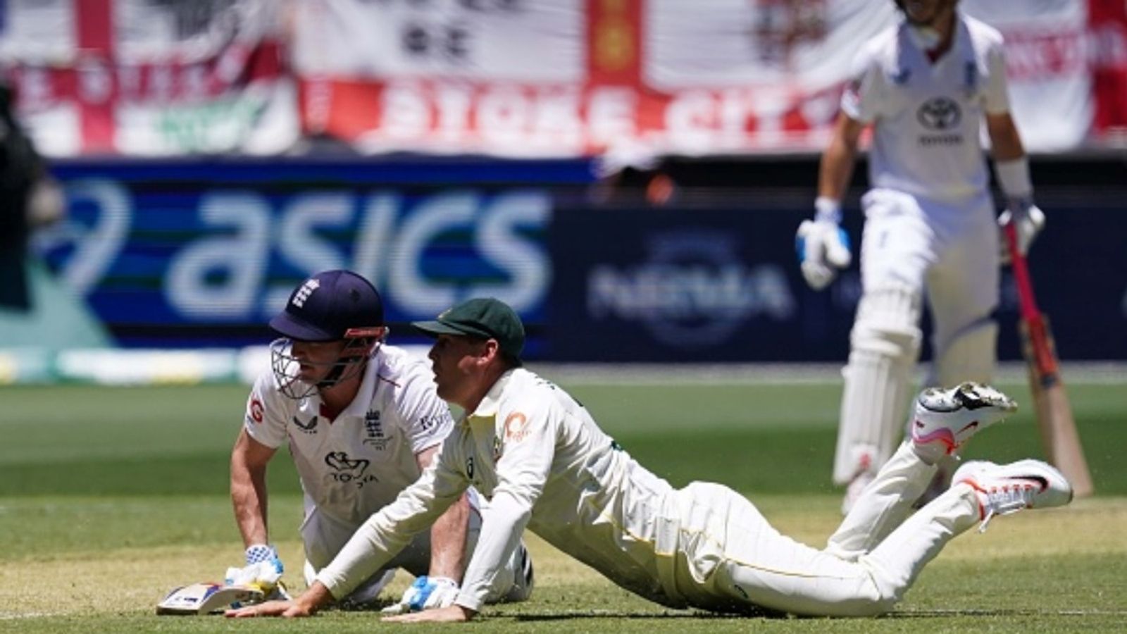 Shortest Ashes Test since 1888 but ICC rewards Perth pitch with highest rating for 'allowing a balanced contest' England's Harry Brook and Australia's Marnus Labuschagne lay on the floor on day one of the first Test of the Ashes 2025 at the Optus Stadium in Perth, Australia.