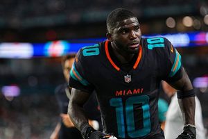 Tyreek Hill sparks speculation with cryptic message after Caleb Williams leads Bears past Eagles SportsTak