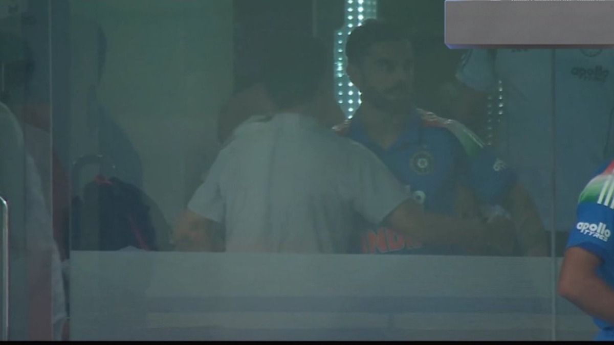Virat Kohli hugging Gautam Gambhir Virat Kohli hugging Gautam Gambhir