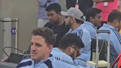 Virat Kohli involved in serious conversation with selector at airport ahead of 2nd ODI vs South Africa; video goes viral Virat Kohli, Pragyan Ojha, Morne Morkel