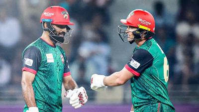 Desert Vipers start ILT20 campaign with win as America star batter dominates Dubai Capitals in high-scoring chase Fakhar Zaman and Andries Gous