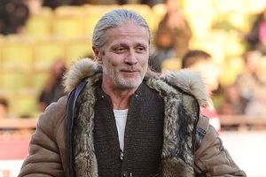Emmanuel Petit questions form of struggling Chelsea striker, his name is... SportsTak