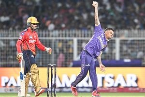 KKR superstar becomes first-ever player to take 600 wickets in competitive T20 cricket SportsTak