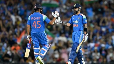 'Aise players ke...': Ravi Shastri blasts Virat Kohli-Rohit Sharma's critics amidst 2027 ODI World Cup debate India's batting maestros Virat Kohli (R) and Rohit Sharma in this frame