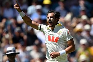 Mitchell Starc reacts after busting Wasim Akram's World Record with roaring six-fer on Day 1 of 2nd Ashes Test against England SportsTak