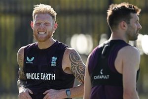 Ben Stokes frets over injury scare despite Joe Root's stellar century on Day 1 of 2nd Ashes Test vs Australia SportsTak