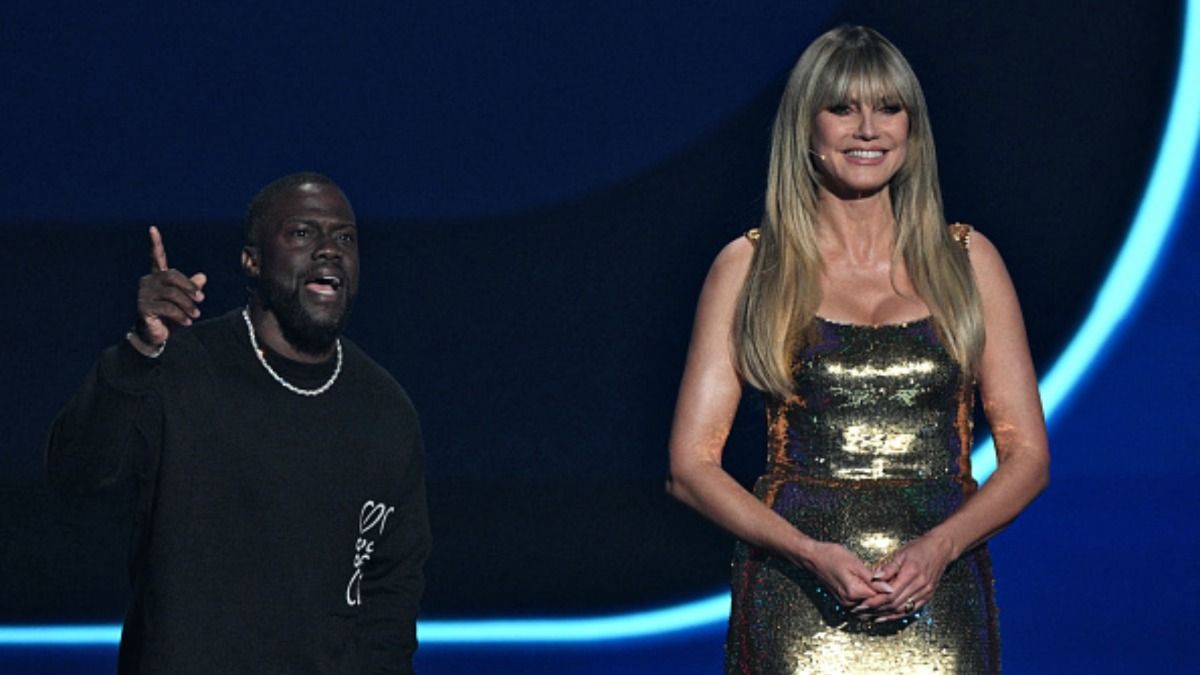 Heidi Klum shines while Kevin Hart faces cringe-worthy moment at 2025 World Cup Draw SportsTak