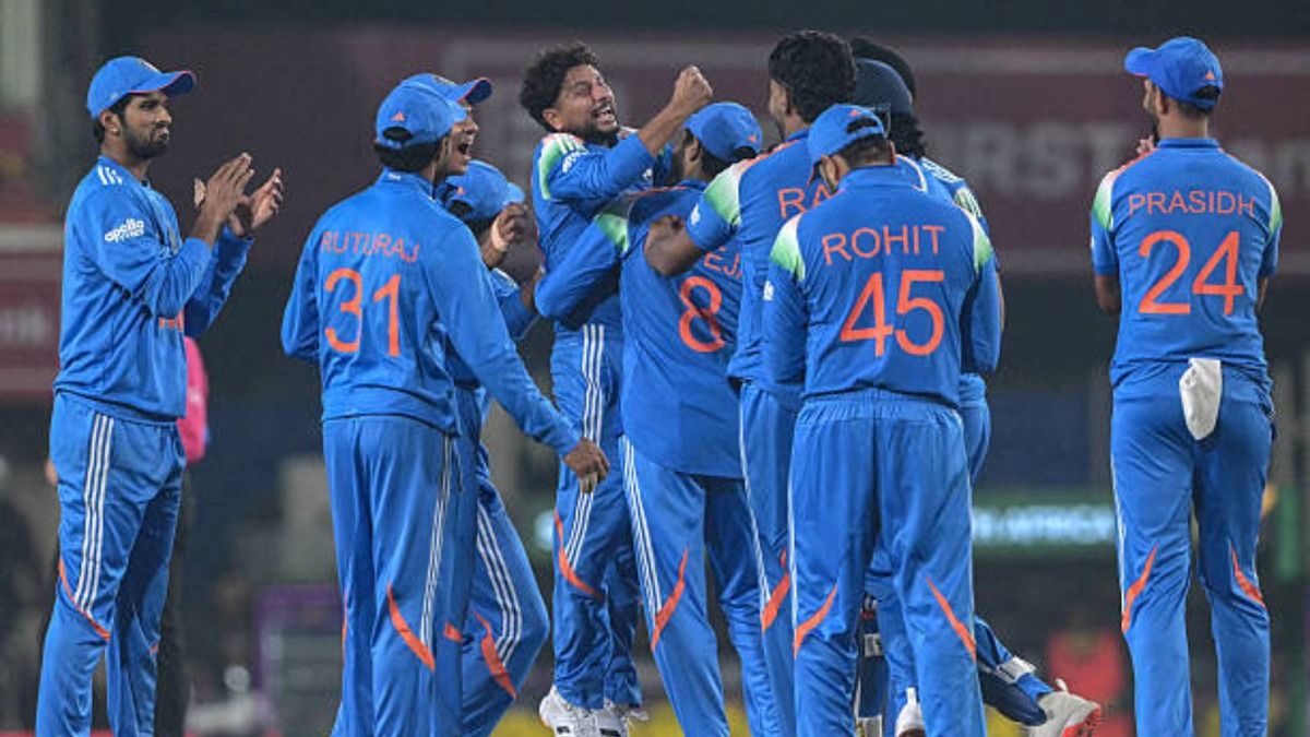 India's Kuldeep Yadav (C) celebrates with teammates after taking the wicket of South Africa's Tony de Zorzi during the first one-day international (ODI) cricket match between India and South Africa India's Kuldeep Yadav (C) celebrates with teammates after taking the wicket of South Africa's Tony de Zorzi during the first one-day international (ODI) cricket match between India and South Africa