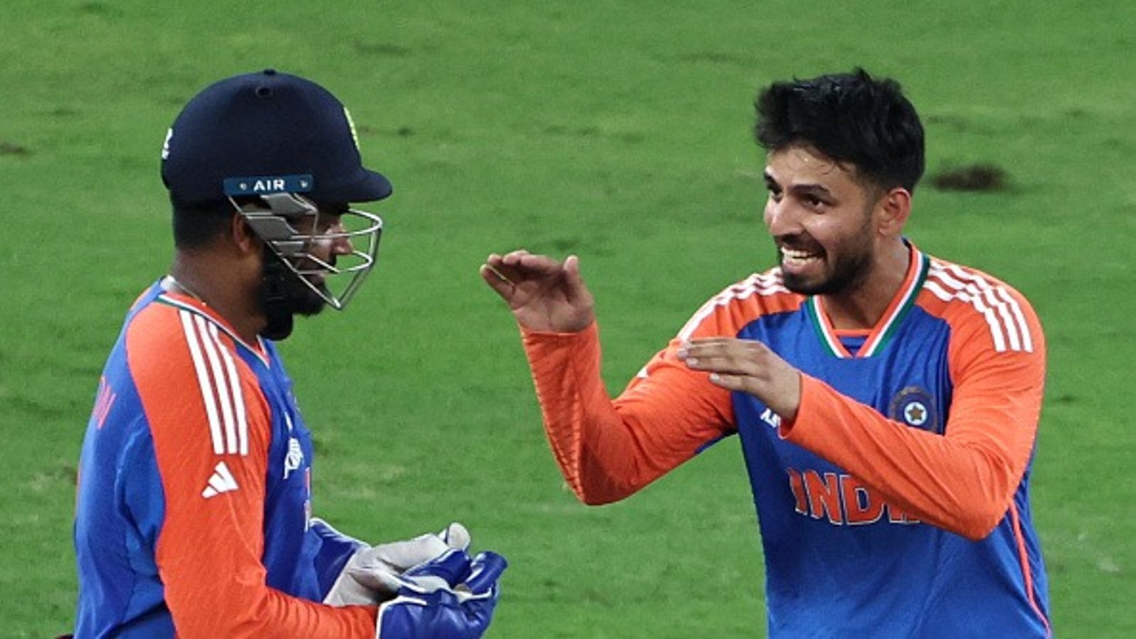 IND vs SA: Ex-India star explains Sanju Samson's omission from Suryakumar Yadav-led side's playing XI for 1st T20I vs South Africa India stars Sanju Samson and Jitesh Sharma celebrating a wicket