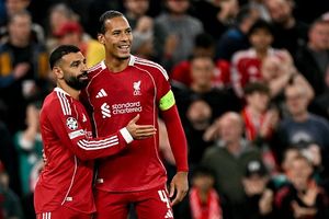 Steven Gerard requests Liverpool star to intervene and sort issue between Mohamed Salah and Arne Slot, his name is... SportsTak