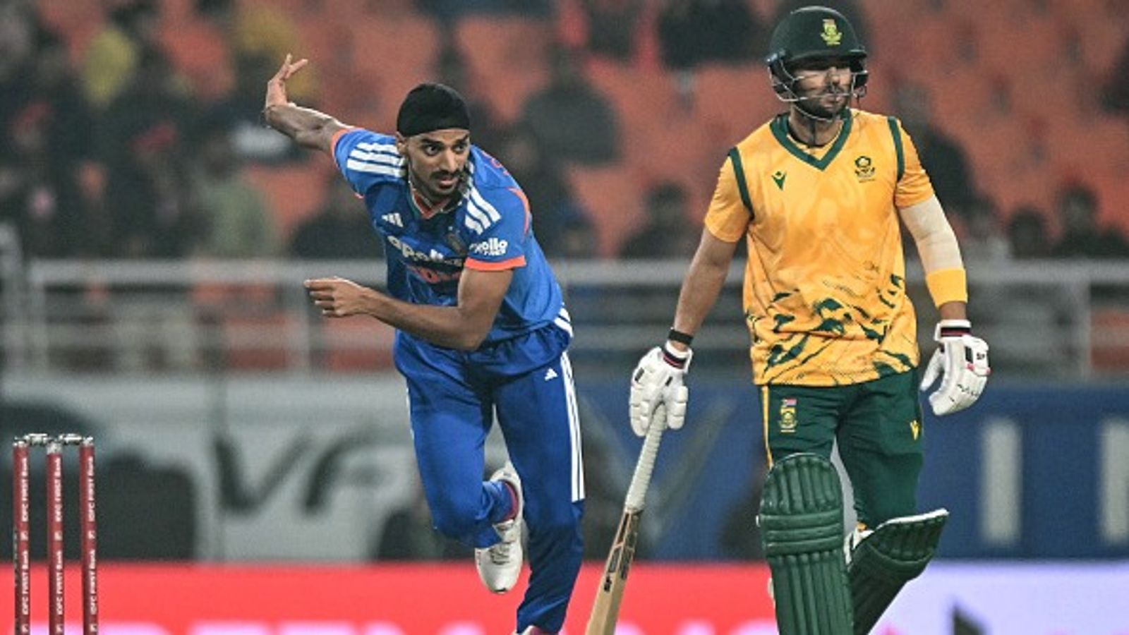 IND vs SA: Arshdeep Singh bags embarrassing record, bowls never-ending 13-ball over during 2nd T20I vs South Africa IND vs SA: Arshdeep Singh bags embarrassing record, bowls never-ending 13-ball over during 2nd T20I vs South Africa