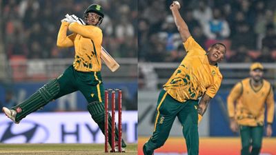 IND vs SA: Quinton, Baartman's special sinks India as South Africa seal 2nd T20I by 51 runs to level series 1-1 South Africa's Quinton de Kock (l) and Ottniel Baartman in this frame