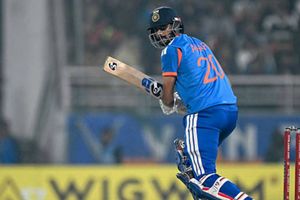 Ryan ten Doeschate explains reason behind sending Axar Patel to bat at No.3 in 2nd T20I vs South Africa SportsTak