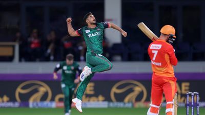 ILT20: Khuzaima Tanveer stars as Desert Vipers beat Gulf Giants for fifth straight win Khuzaima Tanveer celebrates Gulf Giants batter's wicket.