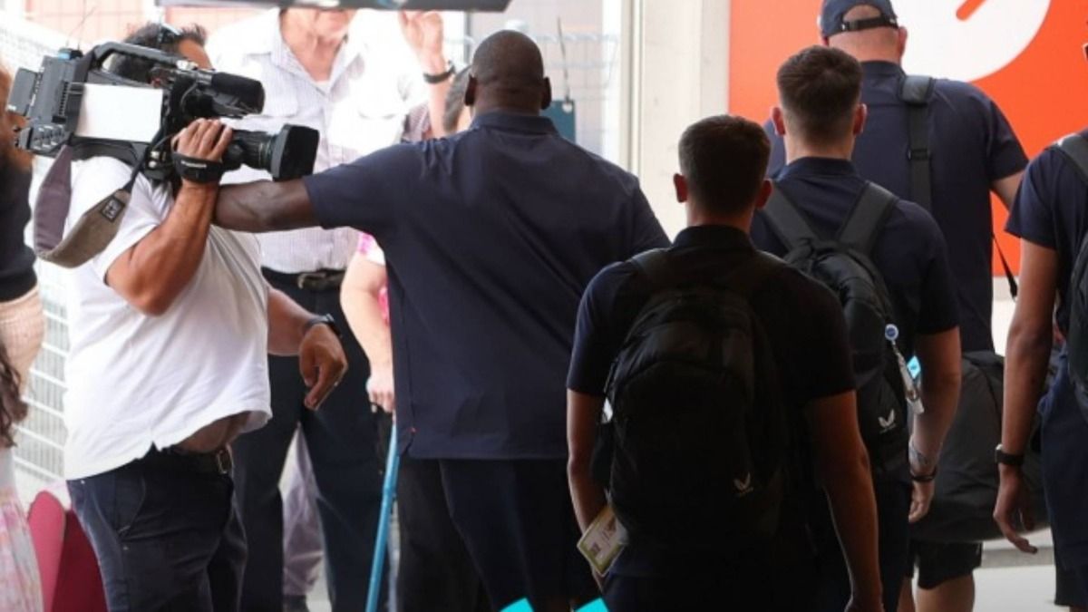 Fresh controversy in the Ashes as England team security pushes cameraperson at airport, WATCH video Fresh controversy in the Ashes as England team security pushes cameraperson at airport, WATCH video