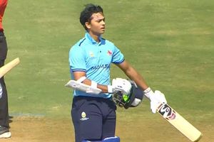 Yashasvi Jaiswal cracks 4th T20 ton, Sarfaraz Khan alerts IPL franchises with 18-ball fifty as Mumbai chase down 235 in SMAT 2025 SportsTak