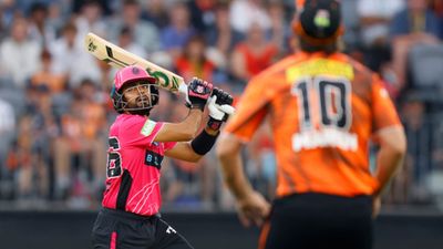 Babar Azam's BBL debut turns out to be disappointment, Sydney Sixers opener falls for 2 and becomes part of collapse again; watch video Babar Azam