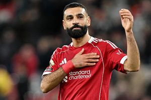 Michael Owen predicts Mohamed Salah's future after his return in Liverpool's 2–0 win over Brighton SportsTak