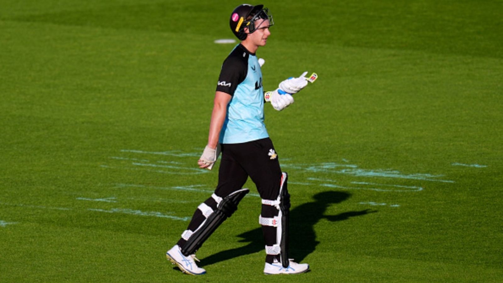 'He's got a bit of Dhoni-ness...': Former spinner expects this wicketkeeper to be England's most expensive player in IPL 2026 auction Surrey's Jamie Smith during the T20 Blast match at The Kia Oval, London.