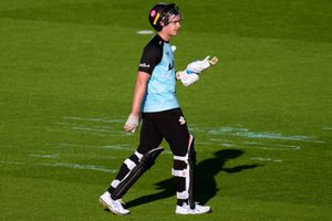 'He's got a bit of Dhoni-ness...': Former spinner expects this wicketkeeper to be England's most expensive player in IPL 2026 auction SportsTak