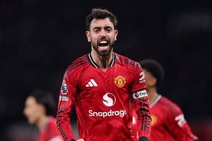 Manchester United skipper Bruno Fernandes picks Manchester City player as most irritating player, his name is... SportsTak