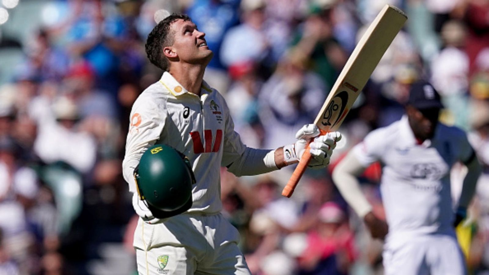 Alex Carey becomes 4th Australian wicketkeeper to score an Ashes century, 1st in 12 years to achieve the feat Australia's Alex Carey celebrates reaching his century on day one of the third Ashes Test at the Adelaide Oval.