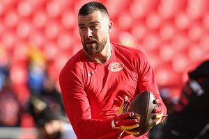 Travis Kelce jokes by dubbing Brandon Graham 'Grandpa Graham' after veteran's historic outing vs Raiders SportsTak